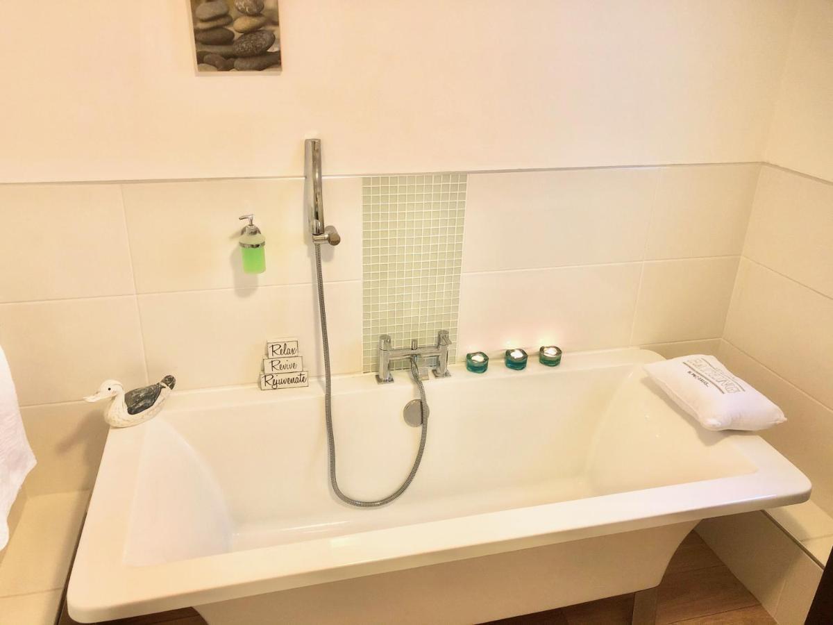 *Beachfront*- Stylish, Spacious +Private Courtyard Brighton Ngoại thất bức ảnh